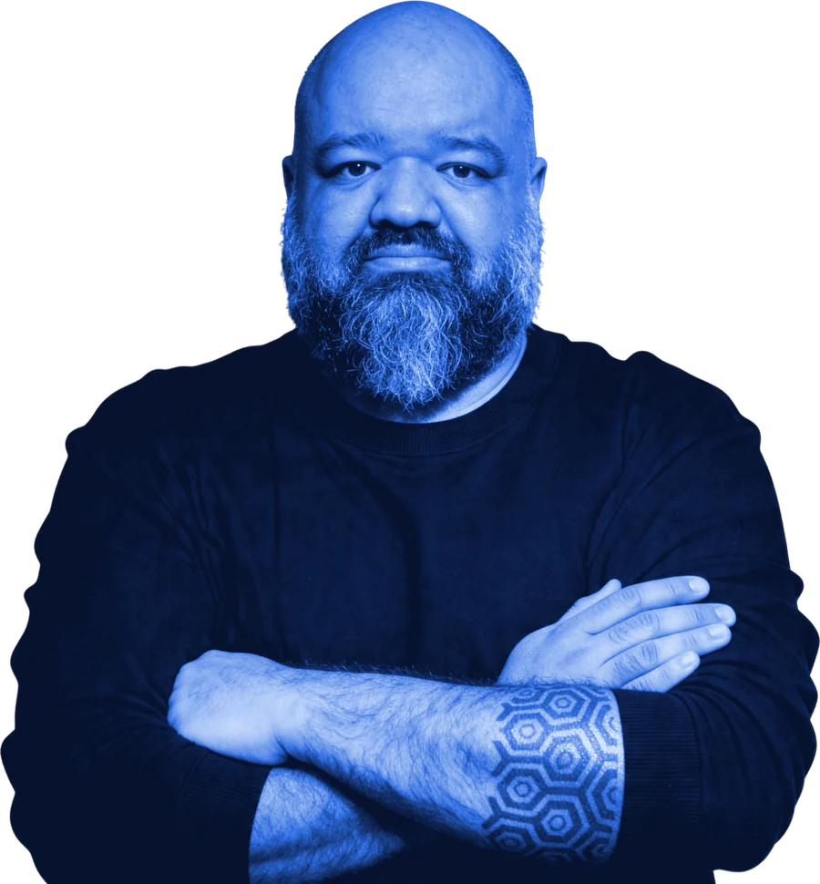 Caio Gomes, de braços cruzados