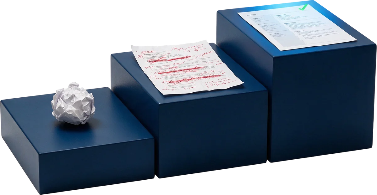 Três degraus: no primeiro, uma bola de papel amassada; no segundo, um currículo riscado de vermelho; no terceiro, um currículo limpo com um check verde
